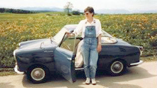 Ingrid Oppermann mit ihrem Goggomobil