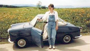 Ingrid Oppermann mit ihrem Goggomobil